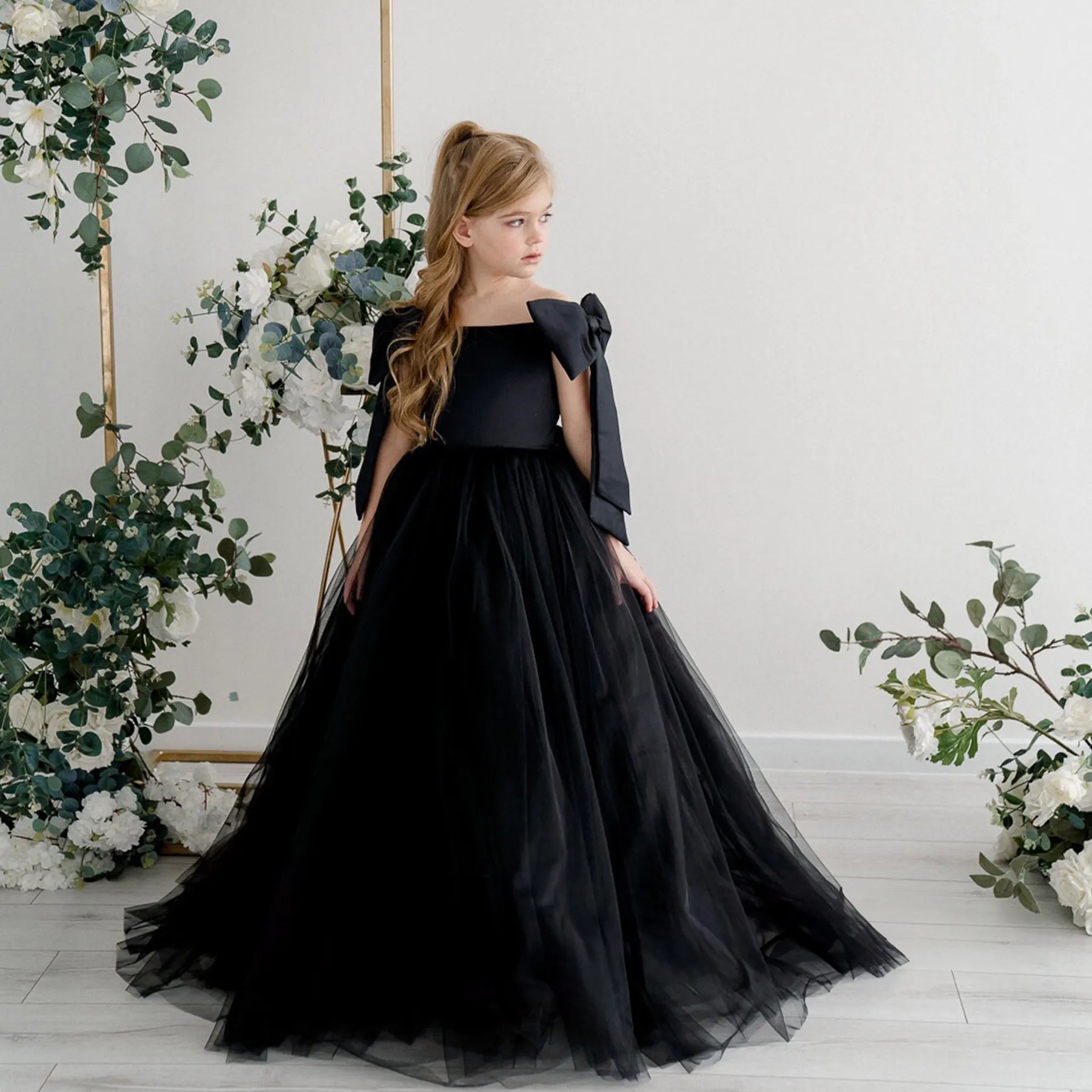 Flower Girl Dress with Satin Train "Tyra"